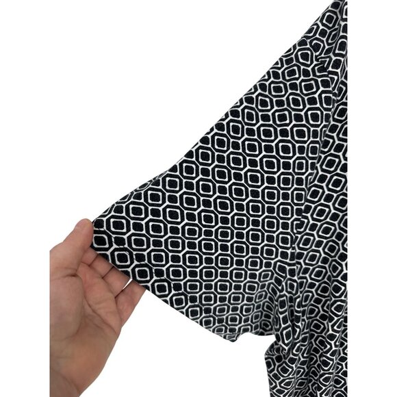 Catherines Black & White Geometric Print V-Neck Poncho Blouse 4X 30/32W - Picture 3 of 8